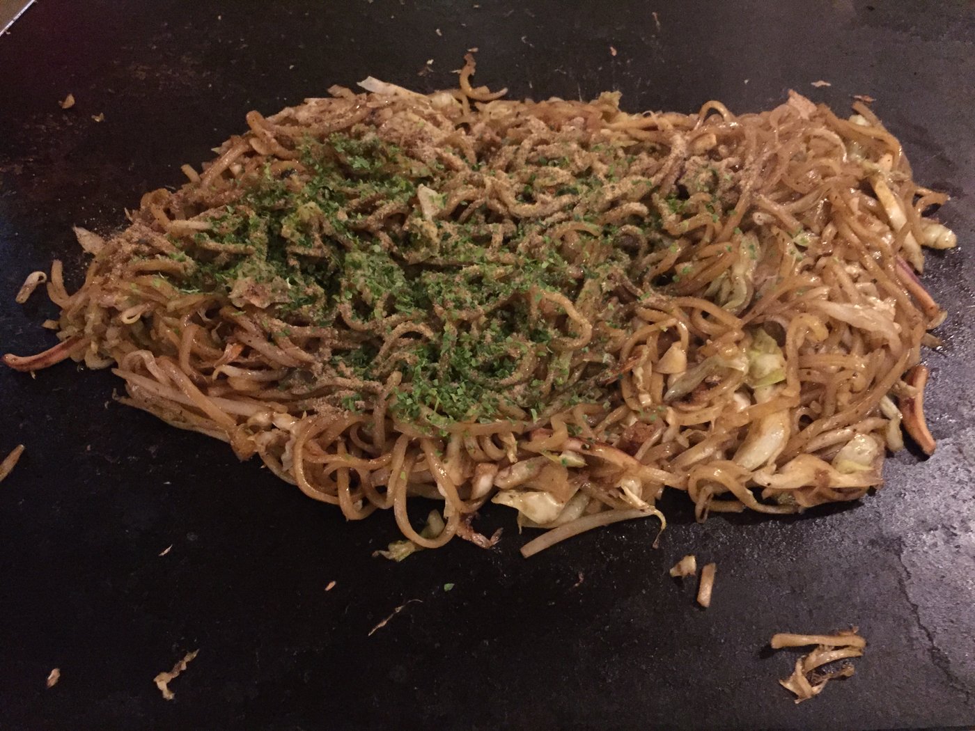 日本祭典(Matsuri):起源與意義 Fujinomiya yakisoba on a teppan griddle
