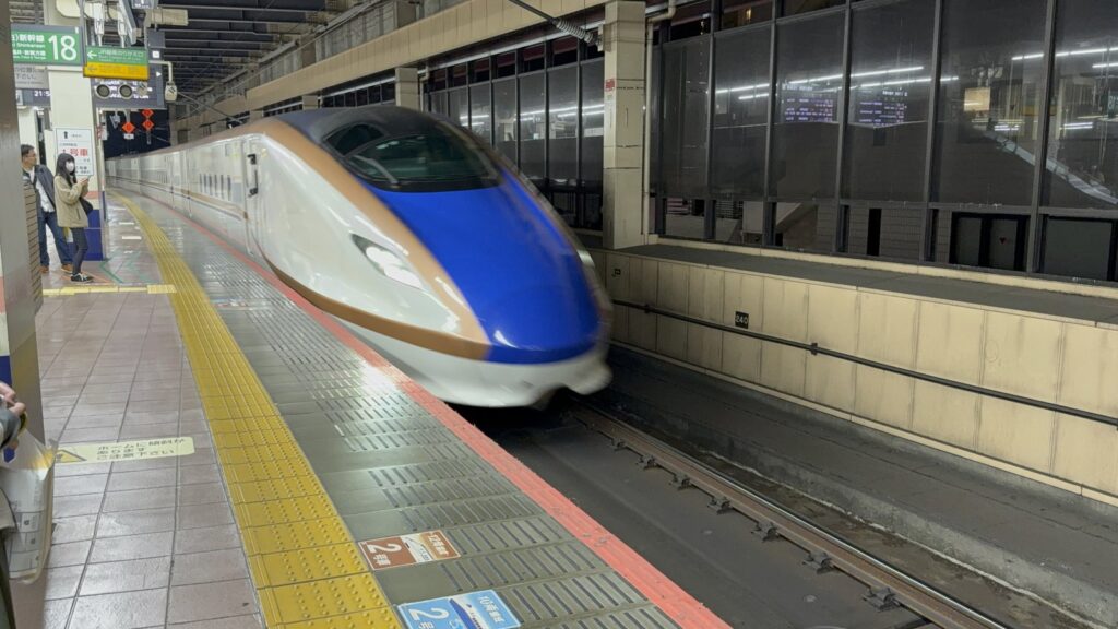 A Hokuriku Shinkansen train at the platform