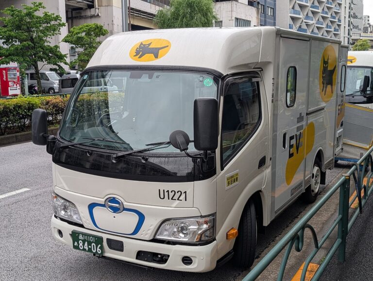 Yamato delivery electrick truck, Hino