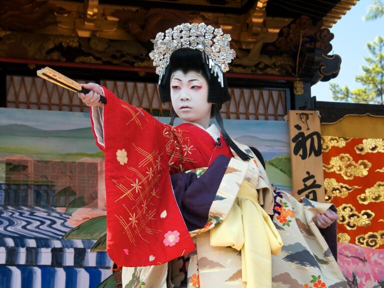 Children kabuki theater in Nagahama (lady Shizuka, 10 y.o.)