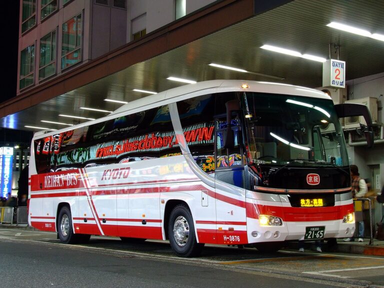 Keihanbus-tokyouji-newselega-20070323